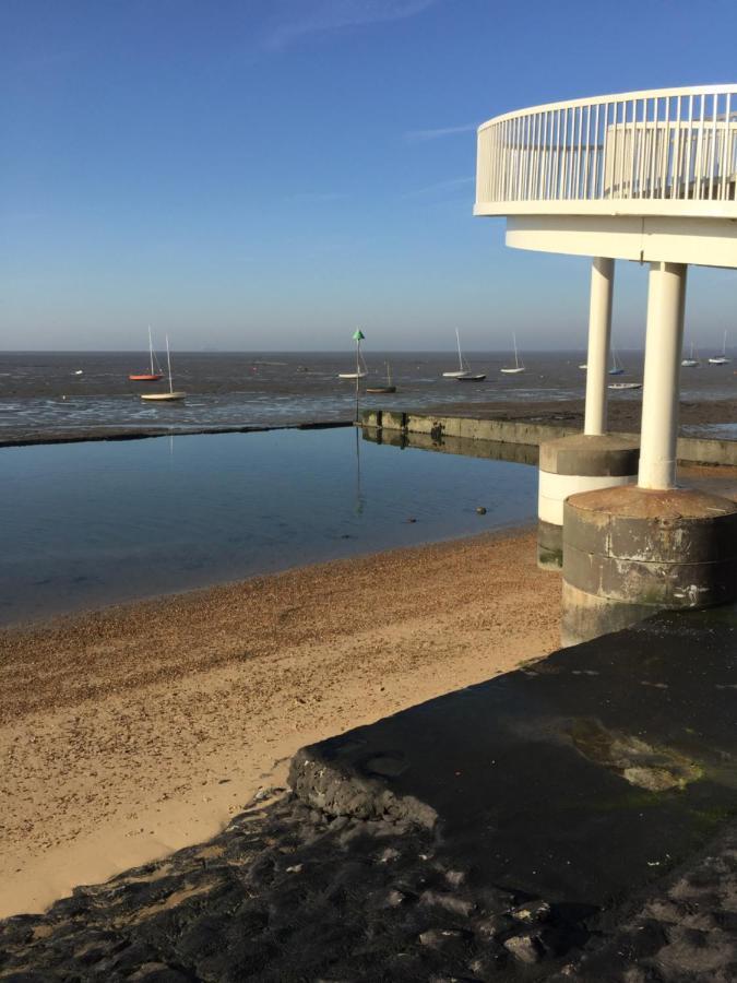 5 Bedroom Beach Front Property Southend-on-Sea Zewnętrze zdjęcie